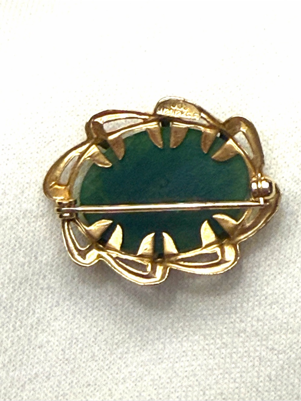 Vintage Jade 12k Gold Filled Brooch signed JJJ - Picture 2 of 4